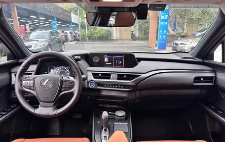 Lexus UX I, 2021 год, 2 110 005 рублей, 6 фотография