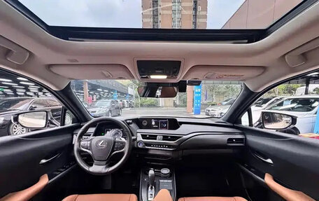 Lexus UX I, 2021 год, 2 110 005 рублей, 8 фотография