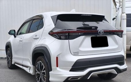 Toyota Yaris Cross, 2022 год, 1 565 000 рублей, 3 фотография