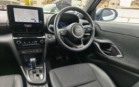 Toyota Yaris Cross, 2022 год, 1 565 000 рублей, 11 фотография