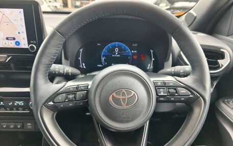 Toyota Yaris Cross, 2022 год, 1 565 000 рублей, 10 фотография