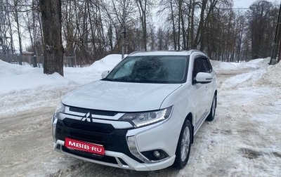 Mitsubishi Outlander III рестайлинг 3, 2022 год, 2 800 000 рублей, 1 фотография