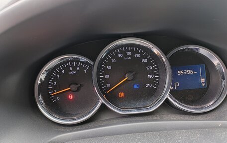 Renault Logan II, 2016 год, 985 000 рублей, 14 фотография