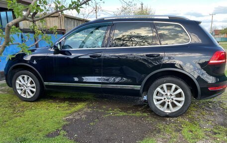 Volkswagen Touareg III, 2013 год, 1 380 000 рублей, 2 фотография