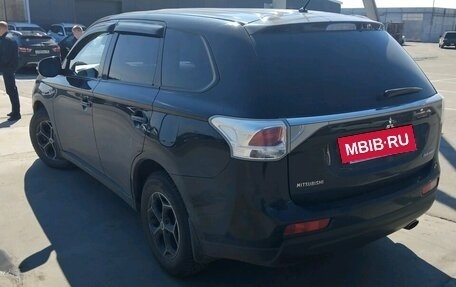 Mitsubishi Outlander III рестайлинг 3, 2012 год, 1 423 000 рублей, 3 фотография