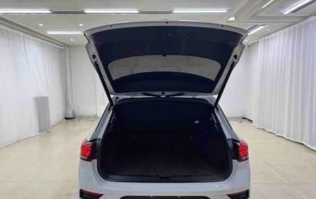 Volkswagen T-Roc I, 2022 год, 1 903 000 рублей, 7 фотография