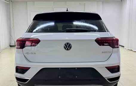 Volkswagen T-Roc I, 2022 год, 1 903 000 рублей, 5 фотография