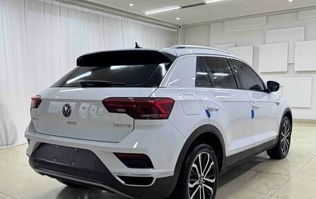 Volkswagen T-Roc I, 2022 год, 1 903 000 рублей, 6 фотография