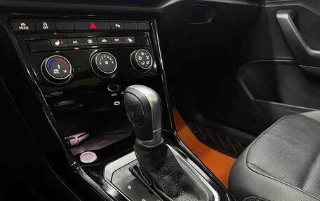 Volkswagen T-Roc I, 2022 год, 1 903 000 рублей, 10 фотография