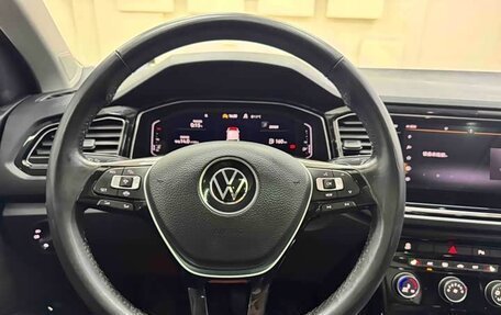 Volkswagen T-Roc I, 2022 год, 1 903 000 рублей, 11 фотография