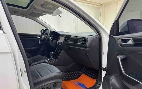 Volkswagen T-Roc I, 2022 год, 1 903 000 рублей, 12 фотография