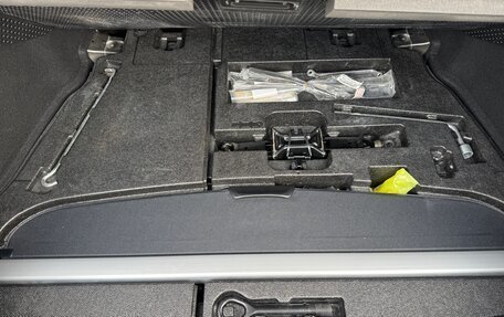 Toyota Prius IV XW50, 2018 год, 1 935 000 рублей, 16 фотография