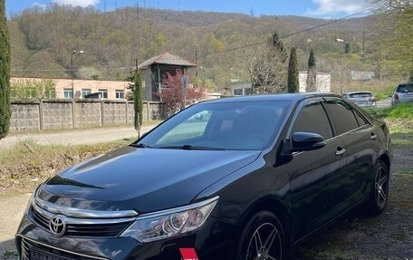 Toyota Camry, 2017 год, 2 100 000 рублей, 2 фотография