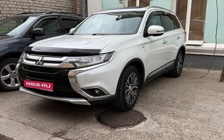 Mitsubishi Outlander III рестайлинг 3, 2016 год, 2 850 000 рублей, 1 фотография