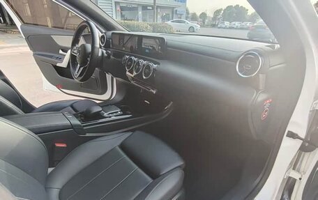 Mercedes-Benz A-Класс, 2022 год, 1 820 000 рублей, 10 фотография