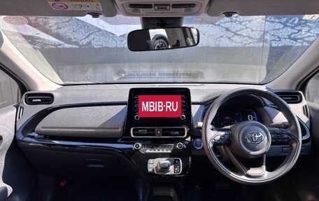 Toyota Aqua, 2022 год, 1 150 000 рублей, 9 фотография