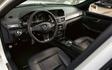 Mercedes-Benz E-Класс, 2011 год, 1 585 000 рублей, 13 фотография