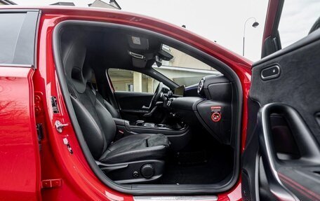 Mercedes-Benz A-Класс, 2018 год, 2 490 000 рублей, 21 фотография