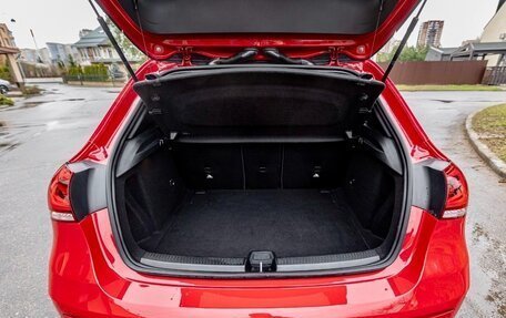 Mercedes-Benz A-Класс, 2018 год, 2 490 000 рублей, 26 фотография