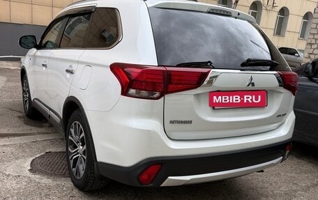Mitsubishi Outlander III рестайлинг 3, 2016 год, 2 850 000 рублей, 3 фотография