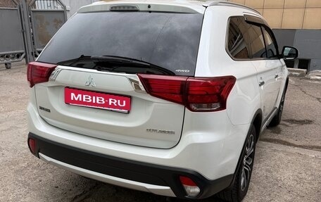 Mitsubishi Outlander III рестайлинг 3, 2016 год, 2 850 000 рублей, 4 фотография