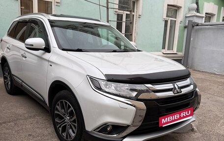 Mitsubishi Outlander III рестайлинг 3, 2016 год, 2 850 000 рублей, 2 фотография