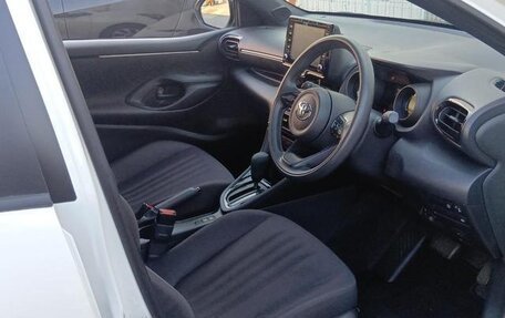 Toyota Yaris, 2022 год, 870 005 рублей, 6 фотография