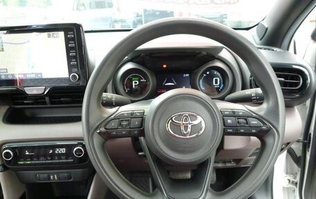 Toyota Yaris, 2022 год, 870 005 рублей, 7 фотография