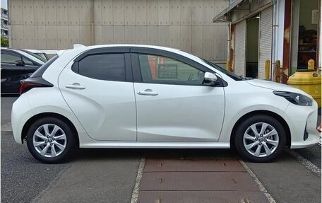 Toyota Yaris, 2022 год, 870 005 рублей, 5 фотография