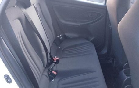 Toyota Yaris, 2022 год, 870 005 рублей, 10 фотография