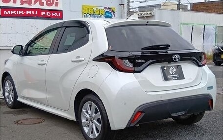 Toyota Yaris, 2022 год, 870 005 рублей, 4 фотография