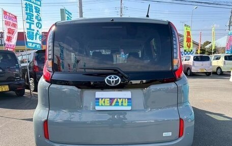 Toyota Sienta, 2022 год, 1 390 000 рублей, 6 фотография