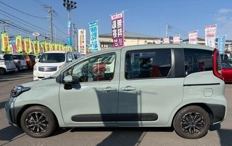Toyota Sienta, 2022 год, 1 390 000 рублей, 9 фотография