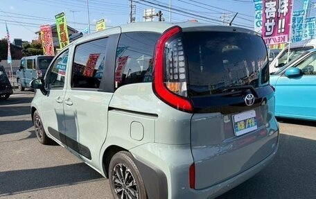 Toyota Sienta, 2022 год, 1 390 000 рублей, 7 фотография