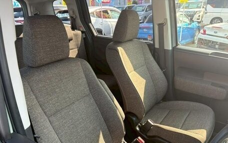 Toyota Sienta, 2022 год, 1 390 000 рублей, 10 фотография