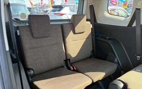 Toyota Sienta, 2022 год, 1 390 000 рублей, 12 фотография