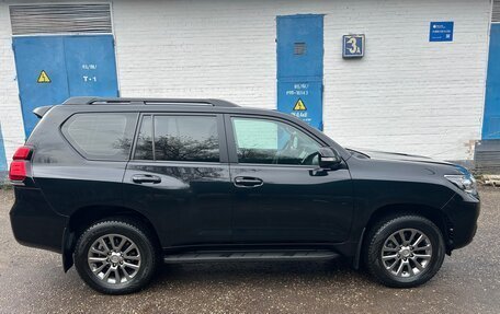 Toyota Land Cruiser Prado 150 рестайлинг 2, 2021 год, 6 600 000 рублей, 3 фотография