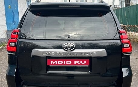 Toyota Land Cruiser Prado 150 рестайлинг 2, 2021 год, 6 600 000 рублей, 5 фотография