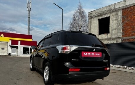 Mitsubishi Outlander III рестайлинг 3, 2013 год, 1 392 000 рублей, 5 фотография