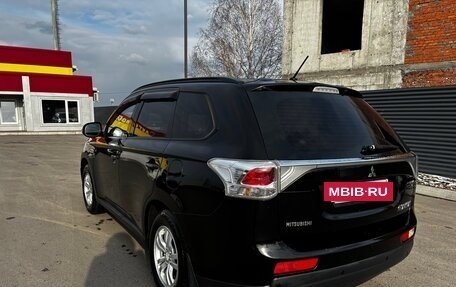 Mitsubishi Outlander III рестайлинг 3, 2013 год, 1 392 000 рублей, 12 фотография