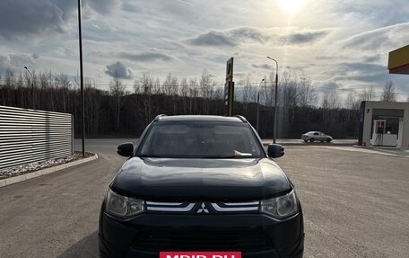 Mitsubishi Outlander III рестайлинг 3, 2013 год, 1 392 000 рублей, 11 фотография