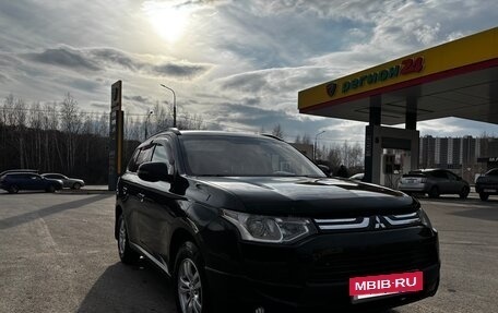 Mitsubishi Outlander III рестайлинг 3, 2013 год, 1 392 000 рублей, 9 фотография