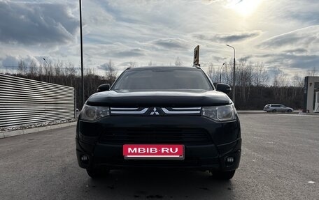 Mitsubishi Outlander III рестайлинг 3, 2013 год, 1 392 000 рублей, 3 фотография