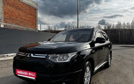 Mitsubishi Outlander III рестайлинг 3, 2013 год, 1 392 000 рублей, 10 фотография