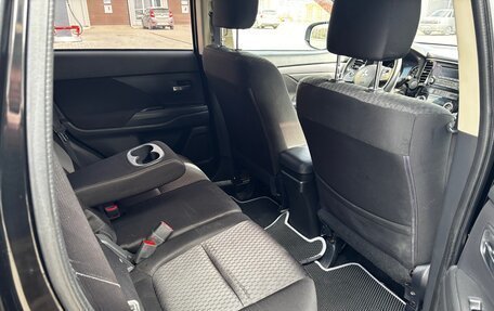 Mitsubishi Outlander III рестайлинг 3, 2013 год, 1 392 000 рублей, 18 фотография