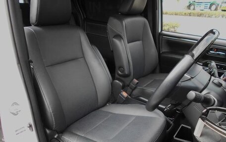 Toyota Esquire I, 2021 год, 2 000 000 рублей, 3 фотография