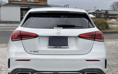 Mercedes-Benz A-Класс, 2022 год, 1 600 000 рублей, 5 фотография