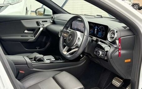 Mercedes-Benz A-Класс, 2022 год, 1 600 000 рублей, 10 фотография