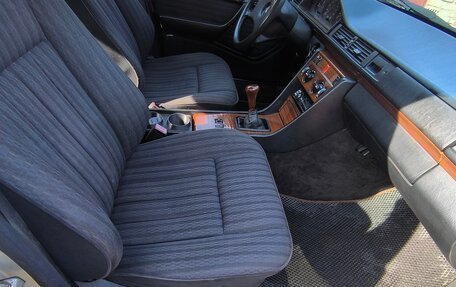 Mercedes-Benz W124, 1990 год, 325 000 рублей, 9 фотография