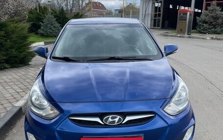 Hyundai Solaris II рестайлинг, 2011 год, 565 000 рублей, 1 фотография